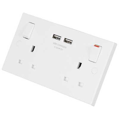 Bg 900 Series 13a 2 Gang Switched Socket With Twin Usb Outlets White 922u3 Cef