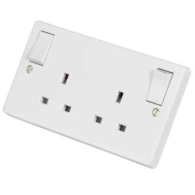 Crabtree 13a Dp 2 Gang Switched Socket With Outboard Rockers White 